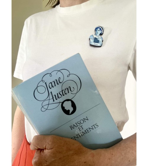 Jane Austen - Broche en bois, bijoux fantaisie Su Owen pins rare métal originaux bijoux suisse