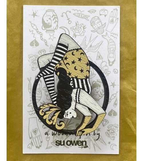 Acrobata del circo - Spilla in legno Su Owen spiritose spille colorate particolari eleganti donna da giacca uomo