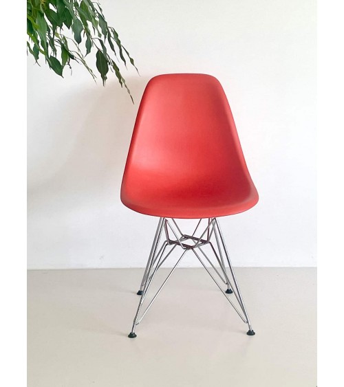 Eames Plastic Side Chair DSR - VITRA - Gebraucht kitatori vintage shop design klassiker bern basel zürich