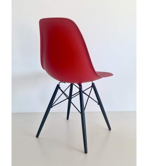 Eames Plastic Side chair DSW - VITRA - Usate kitatori mobili Oggetto di design vintage svizzera