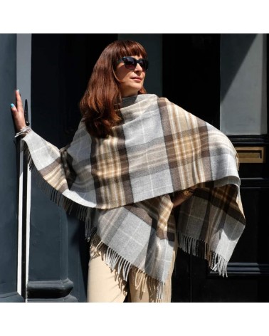 Mini Ruana Tartan MCKELLAR - Mantella, poncho di lana merinos Bronte by Moon donna elegante invernale kitatori svizzera