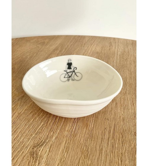 Cycliste Femme - bol en porcelaine fine Keramiek van Sophie breton moderne à oreilles