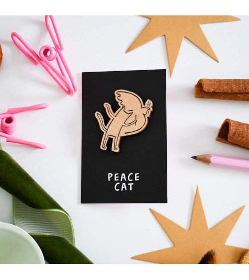 Pin's chat en bois - Cat of peace Niaski pins rare métal originaux bijoux suisse