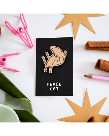 Pin's chat en bois - Cat of peace Niaski pins rare métal originaux bijoux suisse