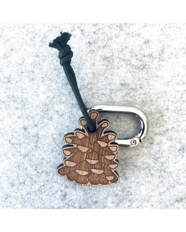 Pine cone - Wooden key ring, key chain Les Petites Hirondelles original gift idea switzerland