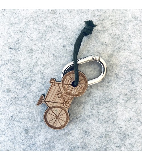 Racing bike - Wooden key ring, key chain Les Petites Hirondelles original gift idea switzerland