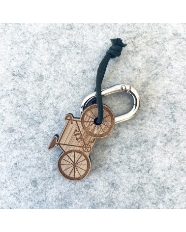 Racing bike - Wooden key ring, key chain Les Petites Hirondelles original gift idea switzerland