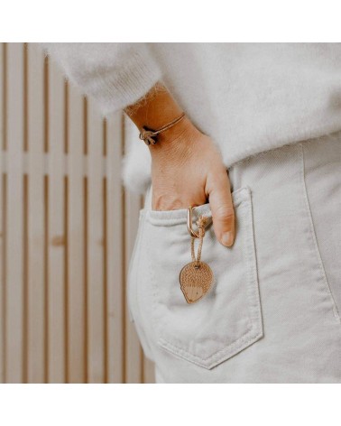 Hérisson - Porte clé en bois avec mousqueton Les Petites Hirondelles idée cadeau original suisse