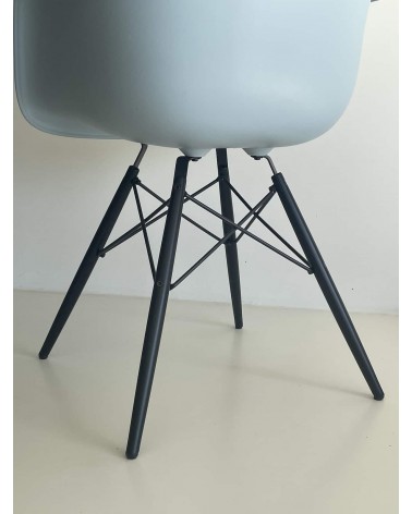 Eames Plastic Armchair DAW - VITRA - Second Hand kitatori switzerland vintage furniture design classics