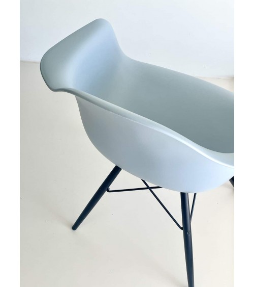 Eames Plastic Armchair DAW - VITRA - Second Hand kitatori switzerland vintage furniture design classics