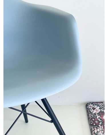 Eames Plastic Armchair DAW - VITRA - Second Hand kitatori switzerland vintage furniture design classics