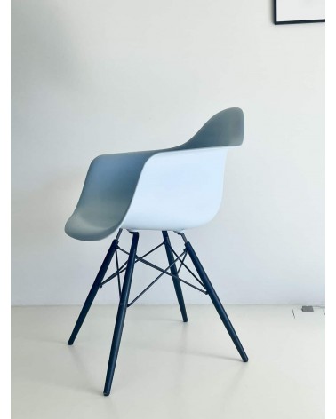 Eames Plastic Armchair DAW - VITRA - Second Hand kitatori switzerland vintage furniture design classics