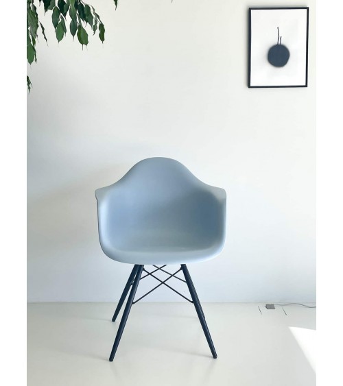 Eames Plastic Armchair DAW - VITRA - Second Hand kitatori switzerland vintage furniture design classics