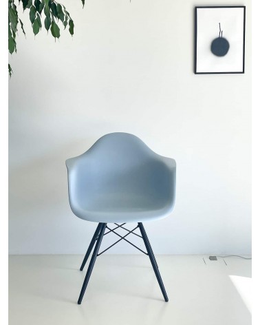 Eames Plastic Armchair DAW - VITRA - Second Hand kitatori switzerland vintage furniture design classics