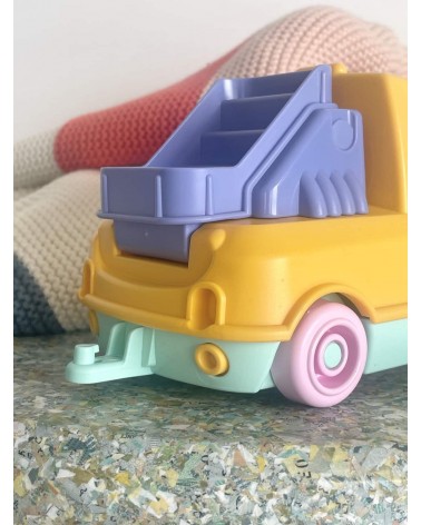 The Fire Engine - Yellow and Pink Le Jouet Simple original gift idea switzerland