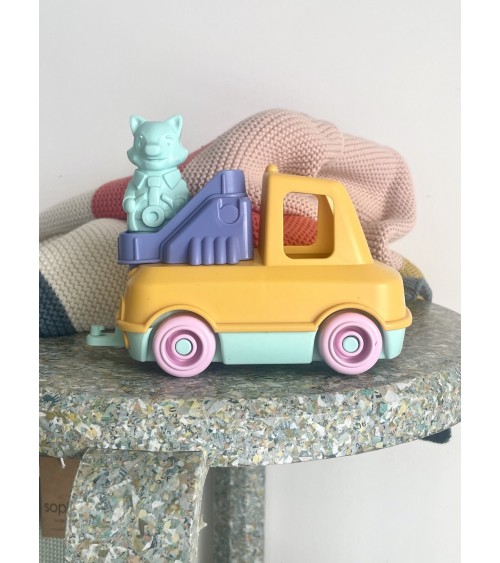 The Fire Engine - Yellow and Pink Le Jouet Simple original gift idea switzerland