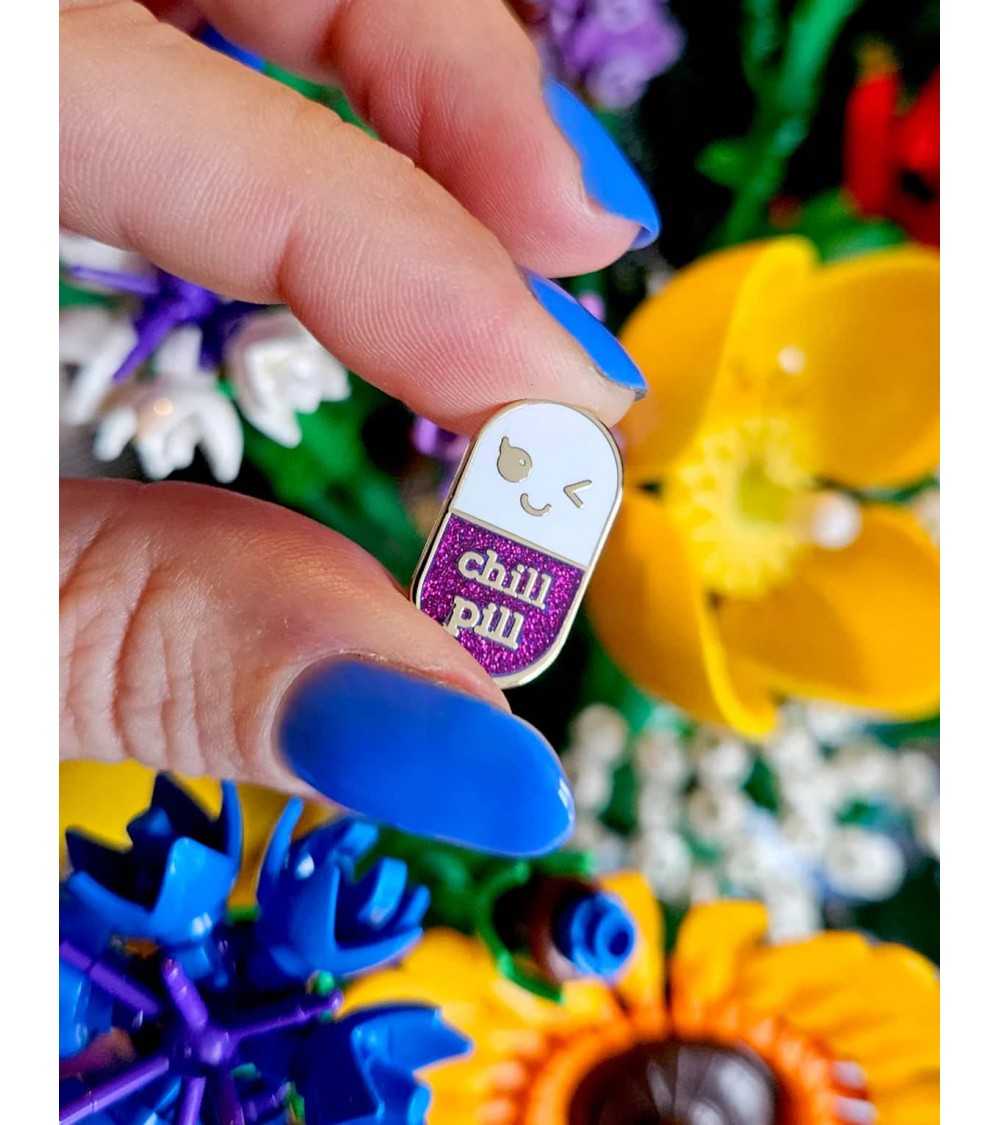 Chill Pill Enamel Pin - Purple Glitter Studio Inktvis broches and pins hat pin badges collectible