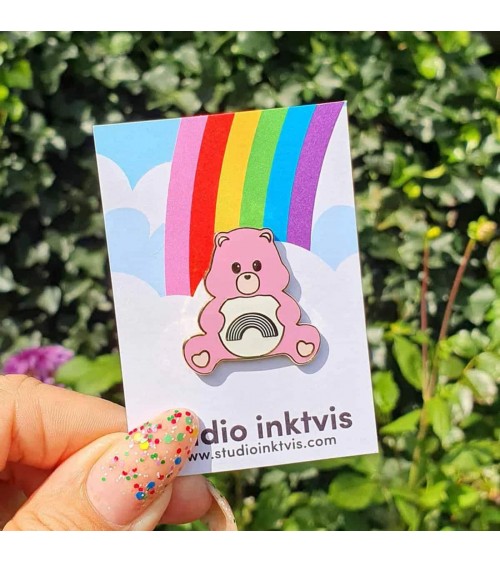 Pink teddy bear sending rainbows enamel pin Studio Inktvis broches and pins hat pin badges collectible