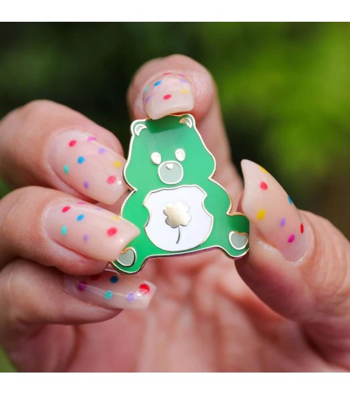 Pin's Ours en peluche vert porte bonheur Studio Inktvis pins rare métal originaux bijoux suisse
