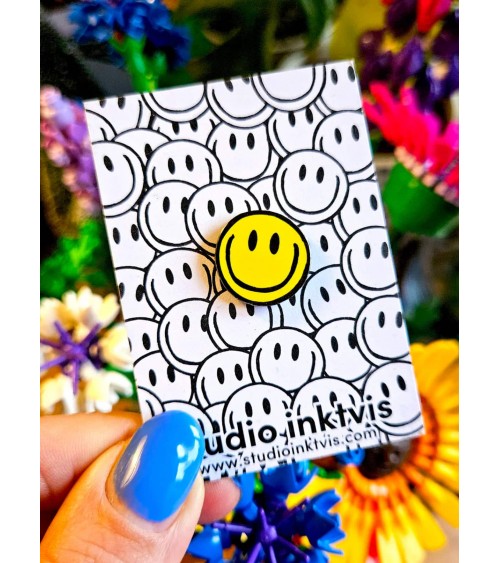 Spilla Smaltata Smiley gialla Studio Inktvis spiritose spille colorate particolari eleganti donna da giacca uomo