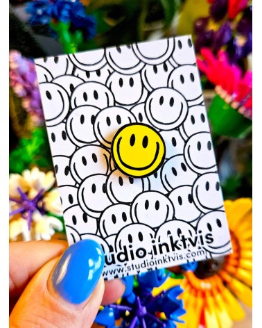 Spilla Smaltata Smiley gialla Studio Inktvis spiritose spille colorate particolari eleganti donna da giacca uomo