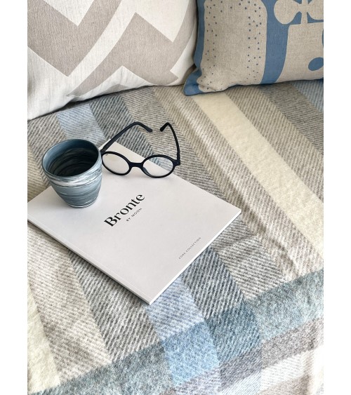 Plaid canapé WOODALE Bleu - Couverture pure laine Bronte by Moon un plaid cocooning couverture chaude douce plaide lit