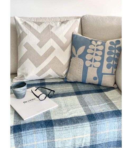 Plaid canapé SKYE DESIGN Bleu - Couverture pure laine Bronte by Moon un plaid cocooning couverture chaude douce plaide lit