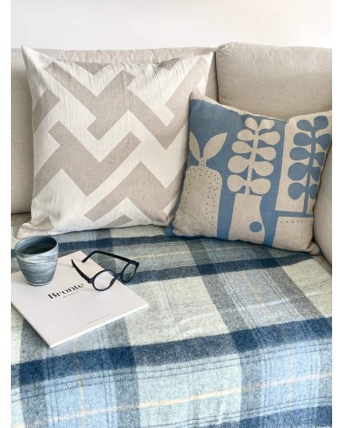 Plaid canapé SKYE DESIGN Bleu - Couverture pure laine Bronte by Moon un plaid cocooning couverture chaude douce plaide lit