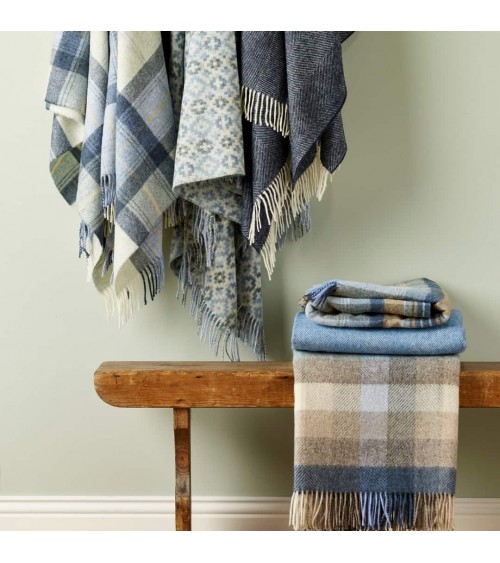 Plaid canapé SKYE DESIGN Bleu - Couverture pure laine Bronte by Moon un plaid cocooning couverture chaude douce plaide lit