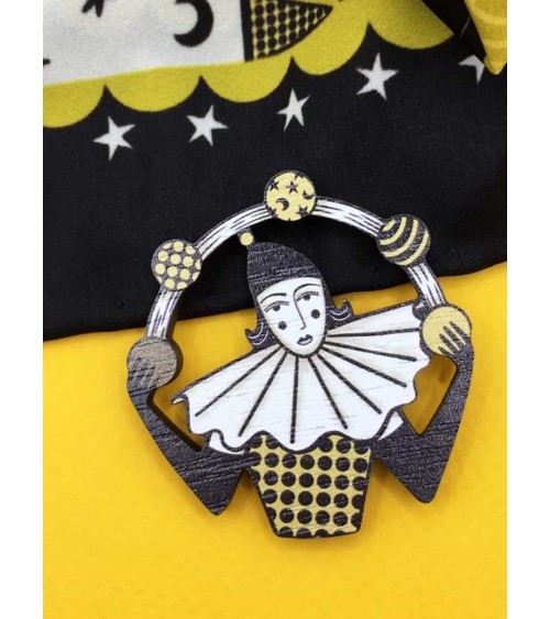 Zirkus Jongleur, Pierrot - Holzbrosche, Brosche aus Holz Su Owen Anstecknadel Ansteckpins pins anstecknadeln kaufen