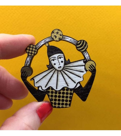 Zirkus Jongleur, Pierrot - Holzbrosche, Brosche aus Holz Su Owen Anstecknadel Ansteckpins pins anstecknadeln kaufen