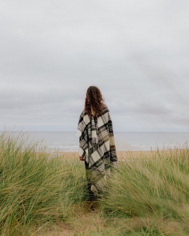 Grande Ruana Tartan DRESS GREY STEWART - Mantella, poncho di lana Bronte by Moon donna elegante invernale kitatori svizzera