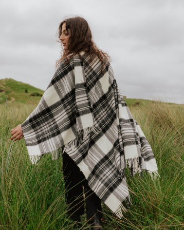 Grande Ruana Tartan DRESS GREY STEWART - Mantella, poncho di lana Bronte by Moon donna elegante invernale kitatori svizzera