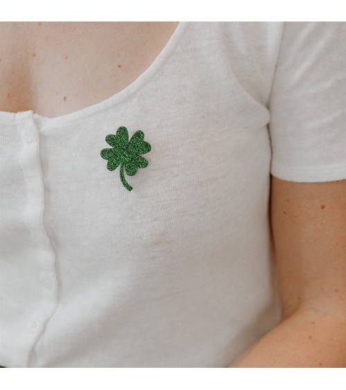 Four-leaf clover - Sequined felt pin Les Petites Hirondelles broches and pins hat pin badges collectible