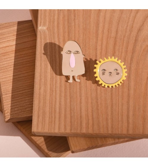 Pin Anstecker Parker x Donna Wilson – Anstecknadel vergoldet Titlee Anstecknadel Ansteckpins pins anstecknadeln kaufen