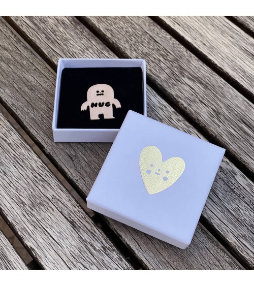 Hug x Suzy Ultman Pin - Gold plated pin Titlee broches and pins hat pin badges collectible