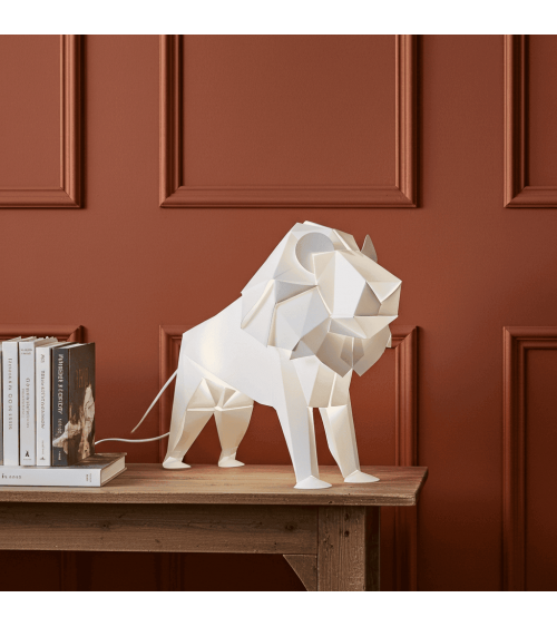 Lampe Lion - Luminaire animal à poser, lampe de chevet design Plizoo idée cadeau original suisse