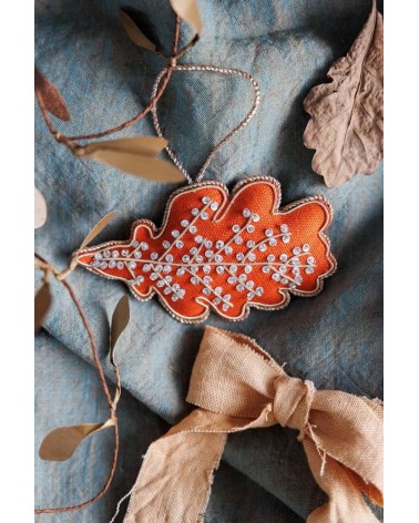 Foglia di quercia - Decorazione di Natale in lino ricamato Katie Larmour Linen Decorazioni natalizie eleganti particolari dec...