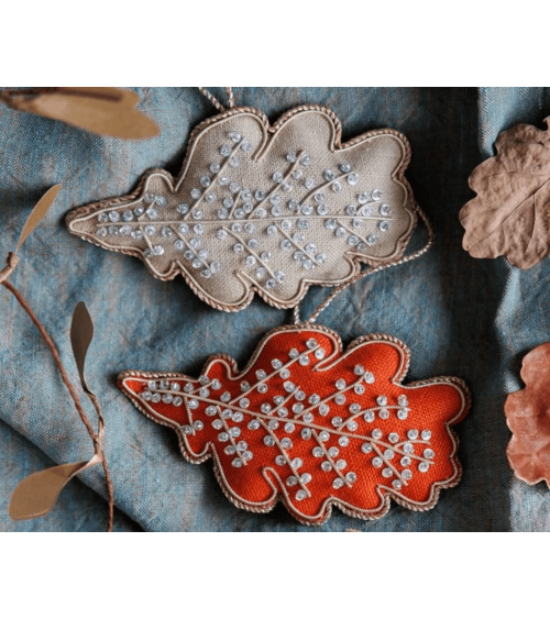 Eichenblatt – Weihnachtsdeko aus besticktem Leinen Katie Larmour Linen Weihnachtsdekoration kaufen Weihnachtsbaum Deko Ideen ...