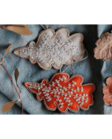 Foglia di quercia - Decorazione di Natale in lino ricamato Katie Larmour Linen Decorazioni natalizie eleganti particolari dec...