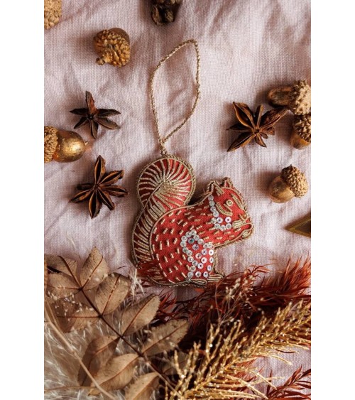 Eichhörnchen – Weihnachtsdeko aus besticktem Leinen Katie Larmour Linen Weihnachtsdekoration kaufen Weihnachtsbaum Deko Ideen...