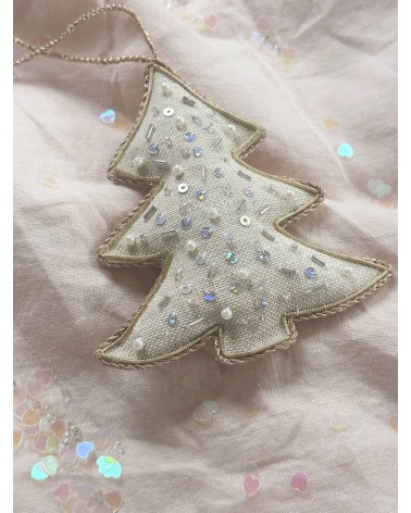 Glitzernder Weihnachtsbaum – Weihnachtsdeko aus besticktem Leinen Katie Larmour Linen Weihnachtsdekoration kaufen Weihnachtsb...