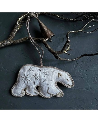 Peter, der Eisbär – Weihnachtsdeko aus besticktem Leinen Katie Larmour Linen Weihnachtsdekoration kaufen Weihnachtsbaum Deko ...