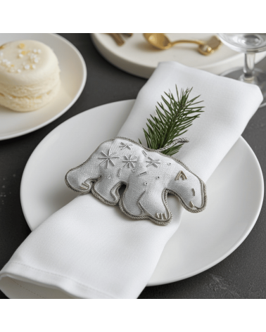 Peter, der Eisbär – Weihnachtsdeko aus besticktem Leinen Katie Larmour Linen Weihnachtsdekoration kaufen Weihnachtsbaum Deko ...