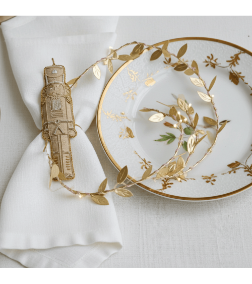Nussknacker – Weihnachtsdeko aus besticktem Leinen Katie Larmour Linen Weihnachtsdekoration kaufen Weihnachtsbaum Deko Ideen ...
