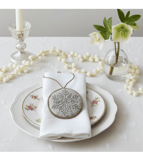 Nussknacker-Schneeflocke – Weihnachtsdeko aus besticktem Leinen Katie Larmour Linen Weihnachtsdekoration kaufen Weihnachtsbau...