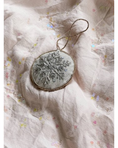 Nussknacker-Schneeflocke – Weihnachtsdeko aus besticktem Leinen Katie Larmour Linen Weihnachtsdekoration kaufen Weihnachtsbau...