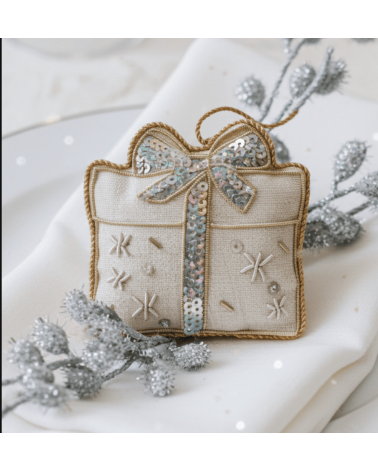 Geschenk – Weihnachtsdeko aus besticktem Leinen Katie Larmour Linen Weihnachtsdekoration kaufen Weihnachtsbaum Deko Ideen 202...