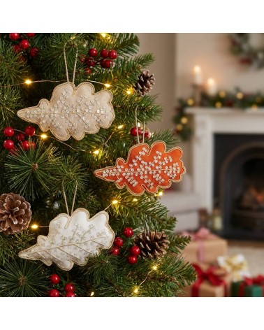 Foglia di quercia - Decorazione di Natale in lino ricamato Katie Larmour Linen Decorazioni natalizie eleganti particolari dec...