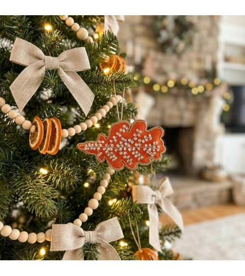 Eichenblatt – Weihnachtsdeko aus besticktem Leinen Katie Larmour Linen Weihnachtsdekoration kaufen Weihnachtsbaum Deko Ideen ...